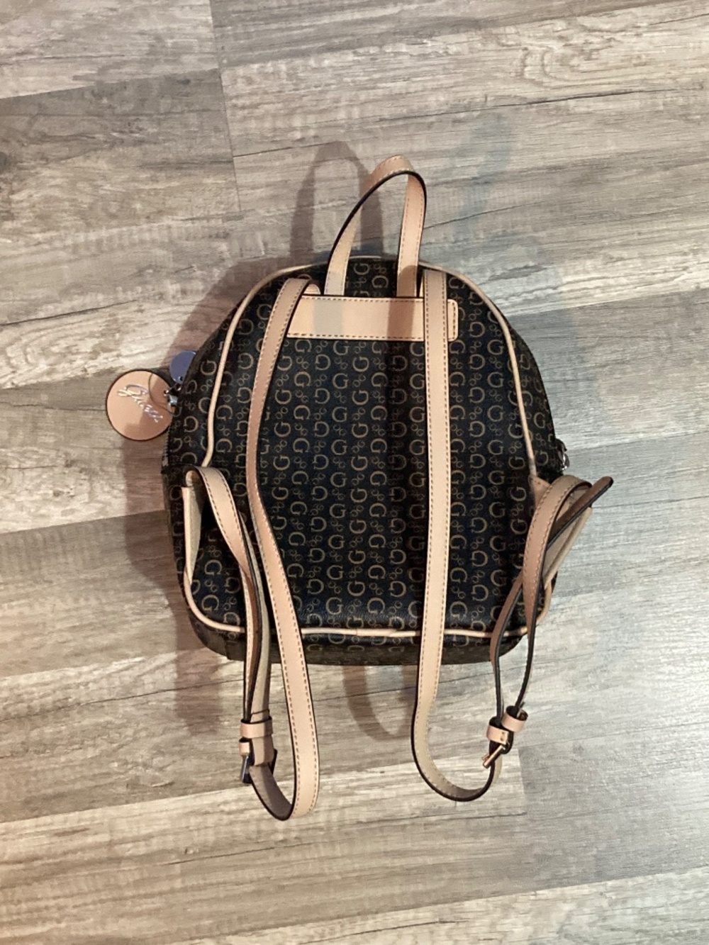 Guess mini backpack - Picture 2 of 8